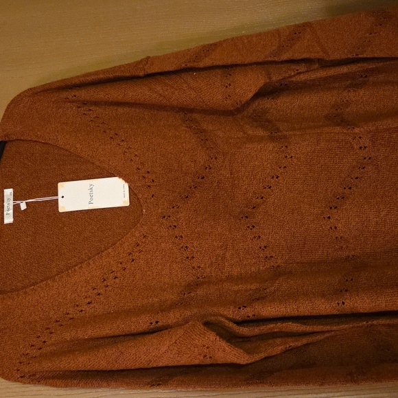 Poetry Sweaters - NWT vneck sweater with Beautiful Cutout Accents...size 2x